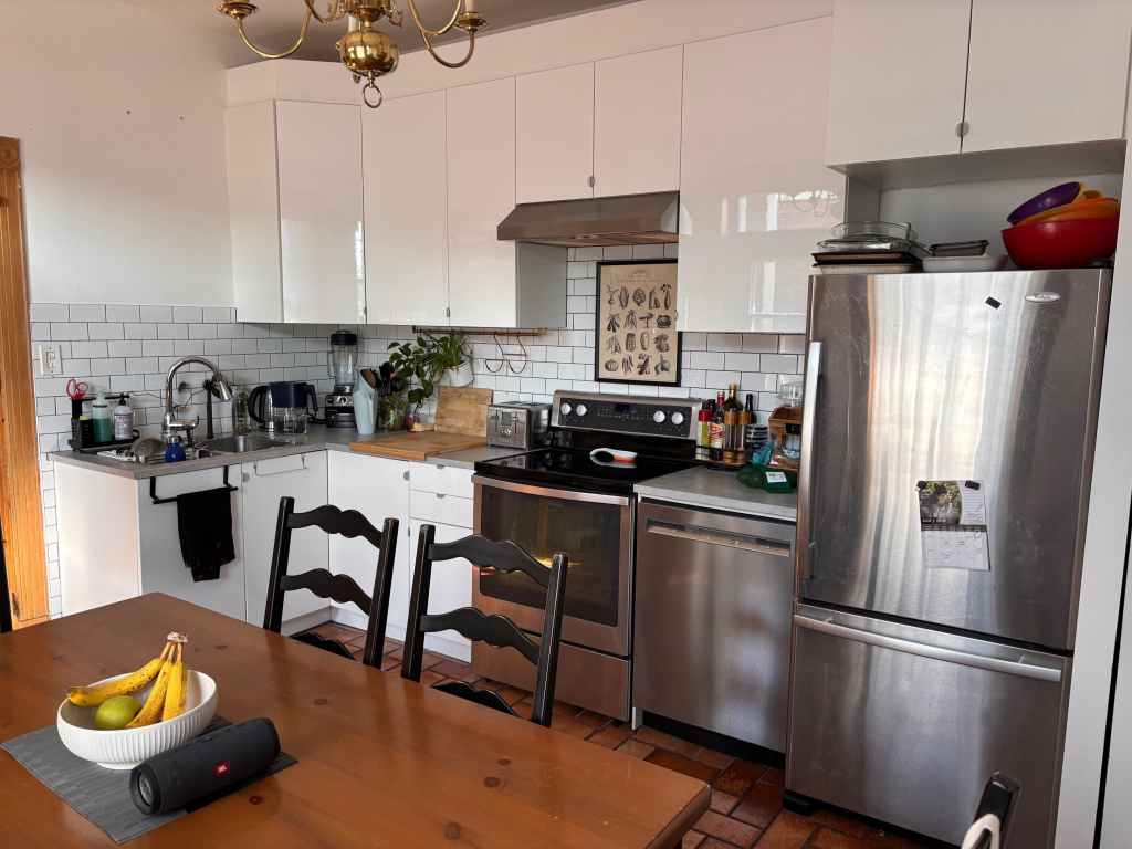 Chambre à Louer Dans Le Mile-End