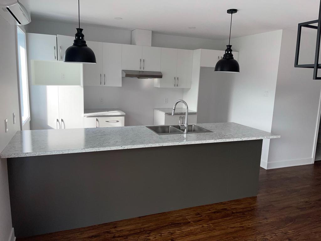 condo 5 1/2 a louer