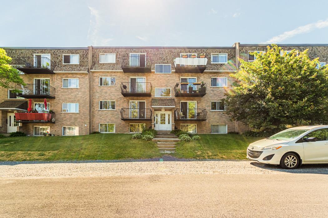 3 1/2 - 305 Rue Pineault, Mont-St-Hilaire