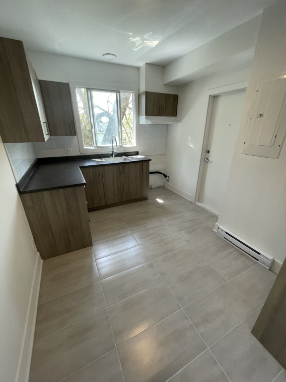 4 1/2 RÉNOVÉ À LONGUEUIL
