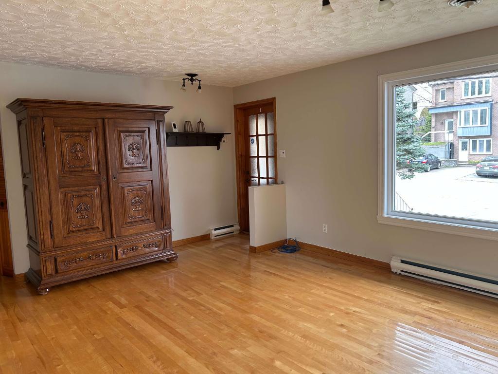 Logement spacieux 2 chambres, air climatisé, près des services, secteur Jacques-Cartier