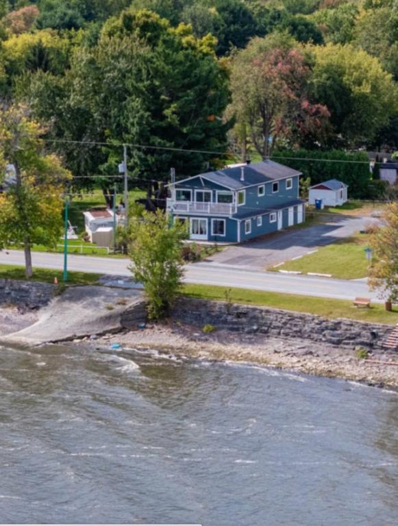 4 1/2 à louer au bord de l'eau - Venise en Québec