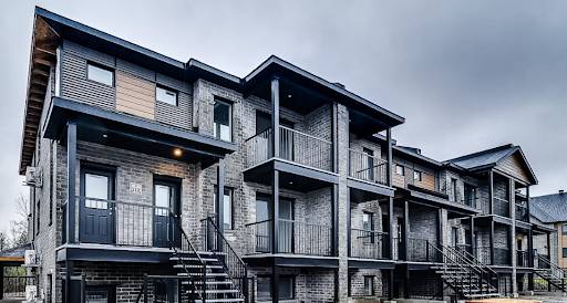 235 Rue De Liverpool (Plateau) Logement 2cc Lumineux, Bien Situé Et Prêt à Emménager!