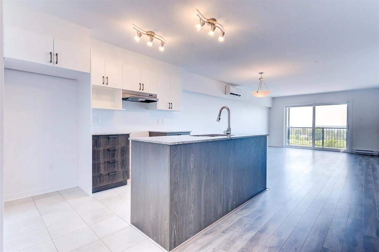 235 Rue De Liverpool (Plateau) Logement 2cc Lumineux, Bien Situé Et Prêt à Emménager!