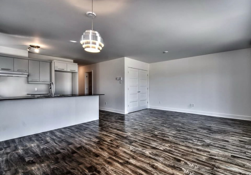 Superbe Condo 5 ½ Contemporain à Louer