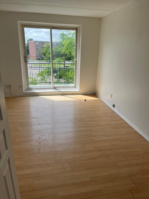 Longueuil apartment alour