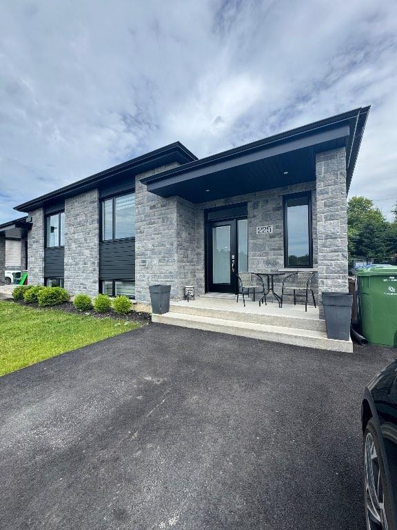 Grande maison 4 chambres à louer – 2 salles de bain