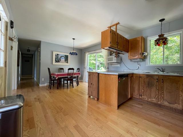MAISON A LOUER 1er ETAGE $1950 (non meublée) $2250 meublee. 1er Aout, possible de déménager en juillet.