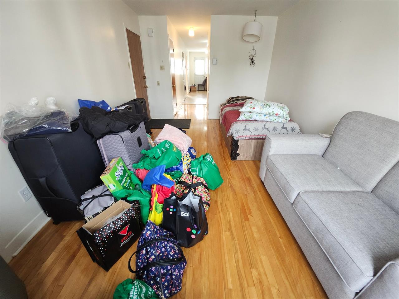 Appartement Montréal (Saint-Léonard) À Louer