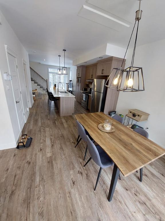 Condo 5 1/2 à louer, sur 2 étages, stationnement, construction 2021 - St-Jérôme 1er juillet 2025