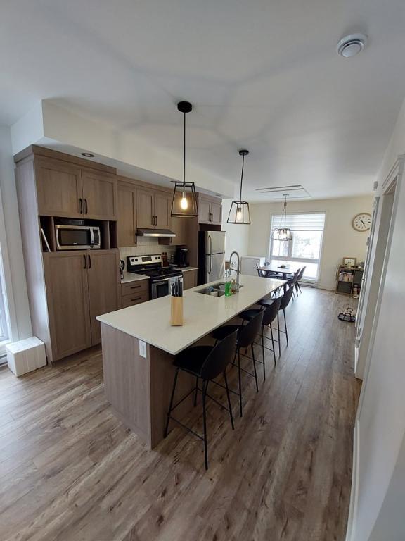 Condo 5 1/2 à louer, sur 2 étages, stationnement, construction 2021 - St-Jérôme 1er juillet 2025