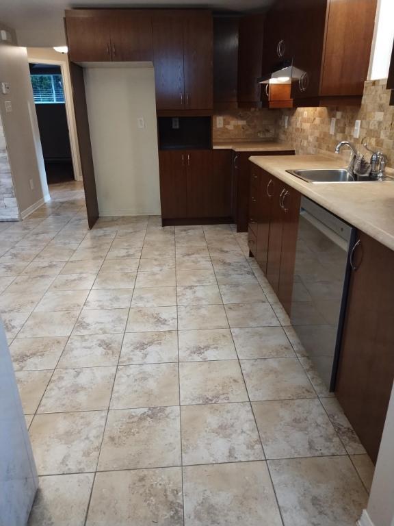 5 1/2, McMasterville, BAS DE MAISON DUPLEX (SOUS-SOL), bien insonorisé, cour privé, cabanon, secteur sécuritaire, tranquille, près des services