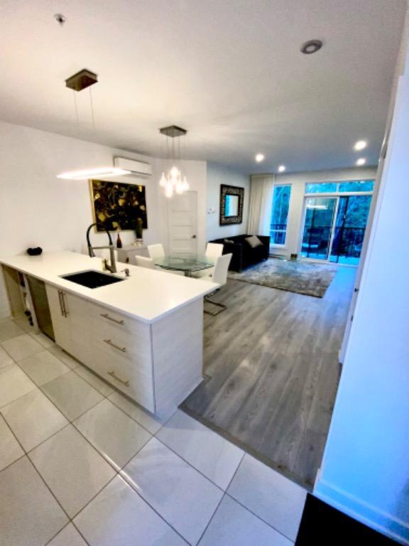 Condo Meubler 41/2 , 2 salle de bain 2 chambre 1 bureau