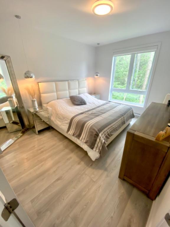 Condo Meubler 41/2 , 2 salle de bain 2 chambre 1 bureau