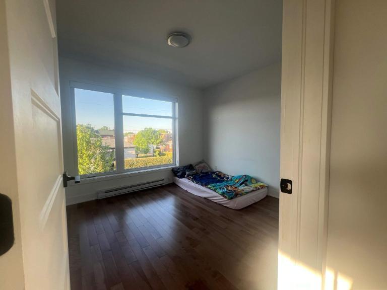 4 CH - 1 SDB - Longueuil - $2,895 /mo
