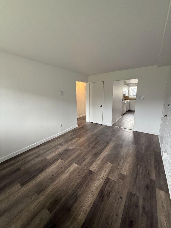 51/2 a Boisbriand dispo 1Juillet 2025 internet 2 stationnements, Loker, Thermopompe