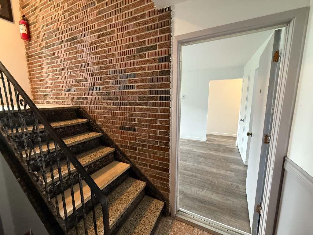 51/2 a Boisbriand dispo 1Juillet 2025 internet 2 stationnements, Loker, Thermopompe