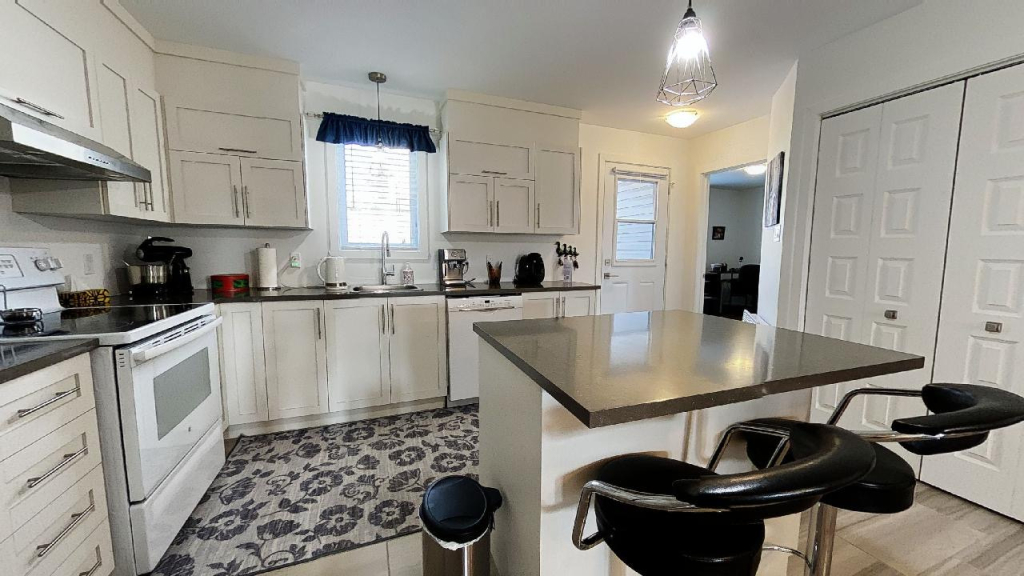 MAGNIFIQUE 5 ½ |RÉCENT|CARRÉ BELVÉDÈRE