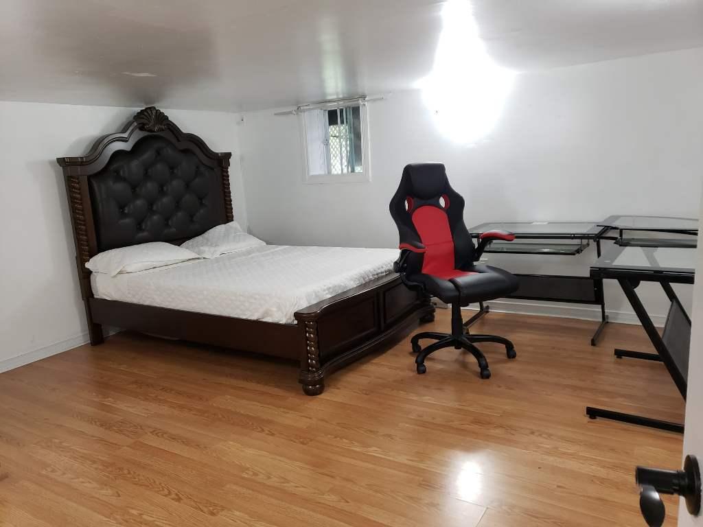 8 ½ GRAND, TOUT EQUIPE, ÀLOUER MÉTRO VERDUN