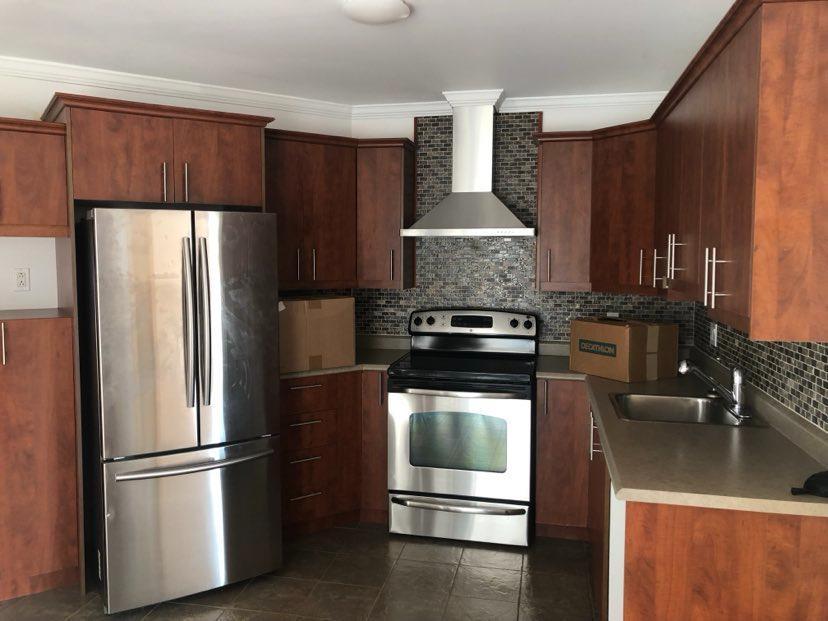 Beau grand condo 4 1/2 propre et sécuritaire avec 5 électro à louer 2 min. des ponts de Qc (Charny)