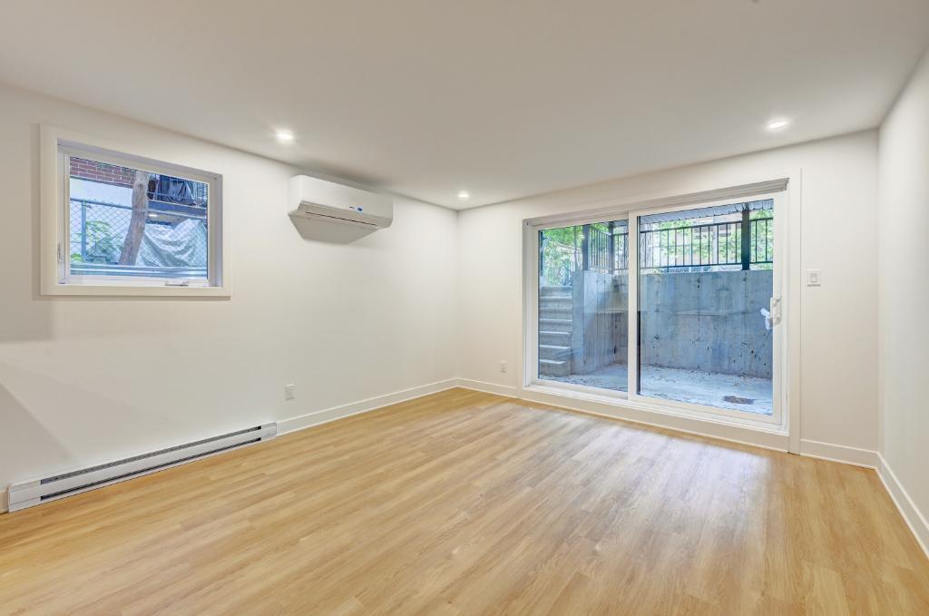 Appartement neuf dans le coeur du Vieux-Longueuil, 5 1/2 + salle de lavage. Disponible dès maintenant. Internet inclus.