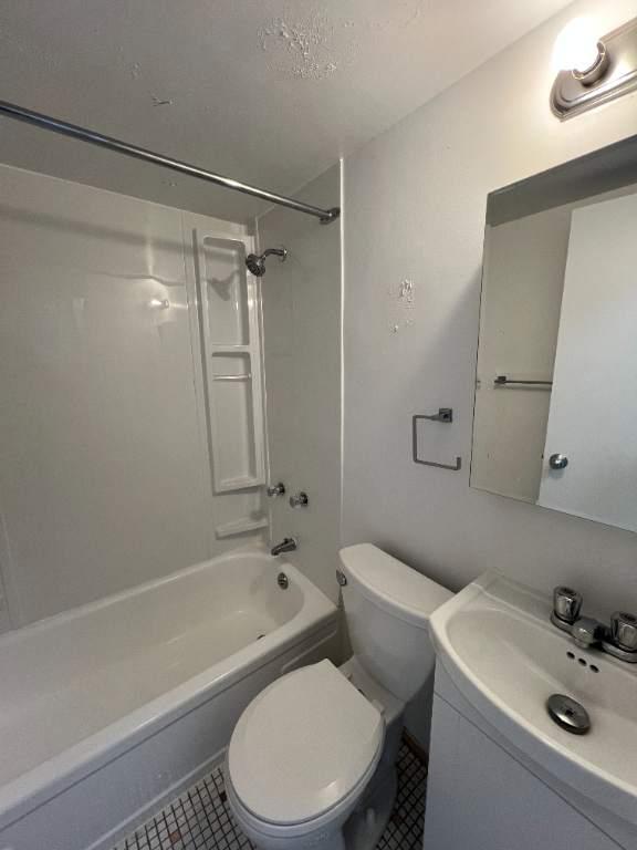 Studio Apartments For August 2025 - A louer • For Rent