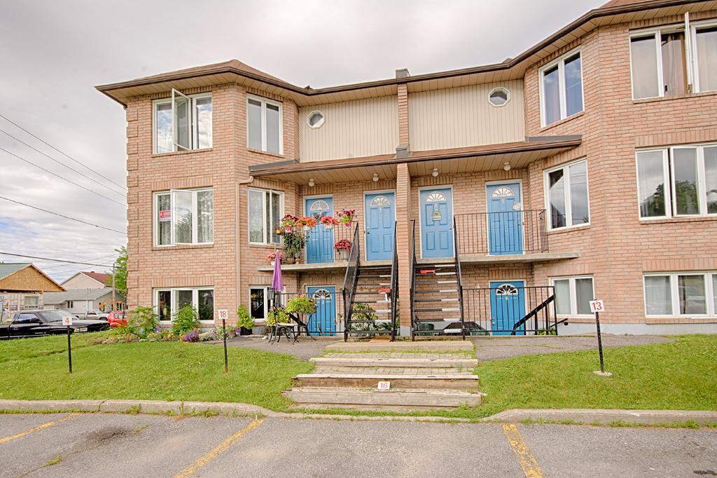 beau grand condo 2 chambres très tranquille 1300 pieds carrés