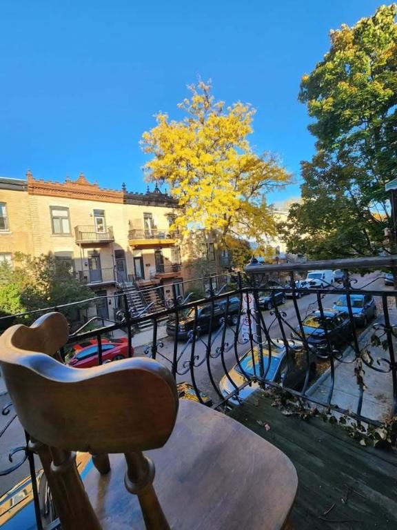SUPER APPART ENSOLEILLE AVEC 2 BALCONS AU COEUR DU PLATEAU