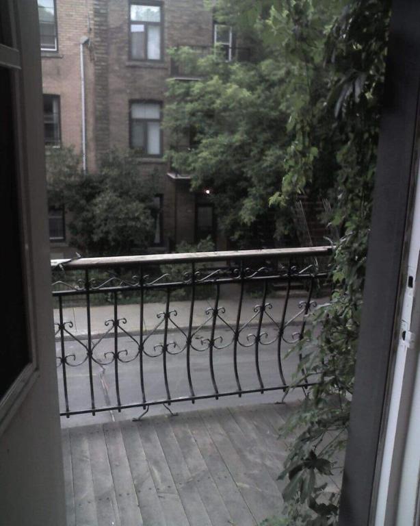 SUPER APPART ENSOLEILLE AVEC 2 BALCONS AU COEUR DU PLATEAU