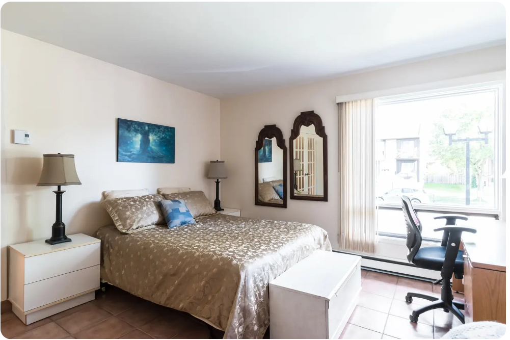 Salon-chambre-bureau Grand Et Lumineux