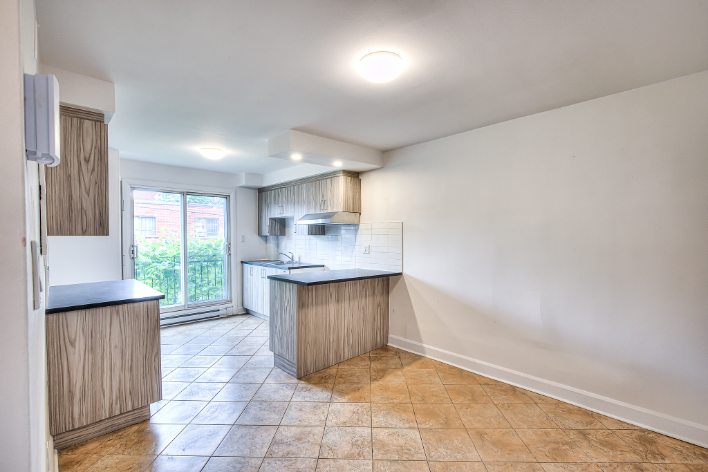 4 1/2 Haut 5plex - Renovee - St Leonard