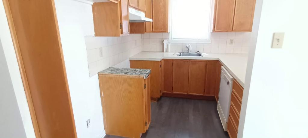 REPENTIGNY 4 1/2 LIBRE NIVEAU TERRASSE +STATIONNEMENT