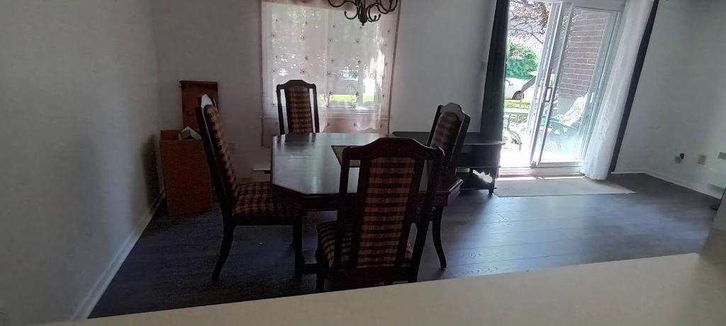 REPENTIGNY 4 1/2 LIBRE NIVEAU TERRASSE +STATIONNEMENT