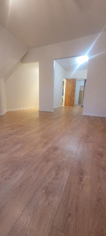 Apt 3 1/2 entre station metro, arena, parc et rue commerciale!