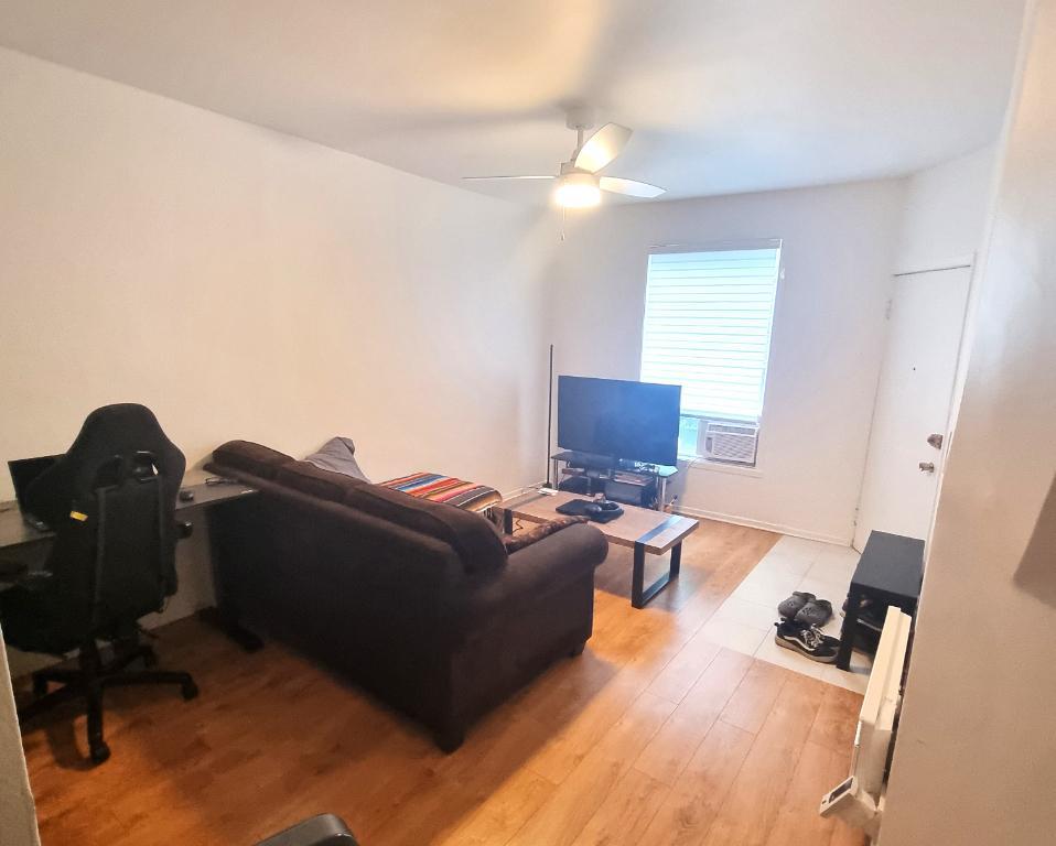 Apt 3 1/2 entre station metro, arena, parc et rue commerciale!