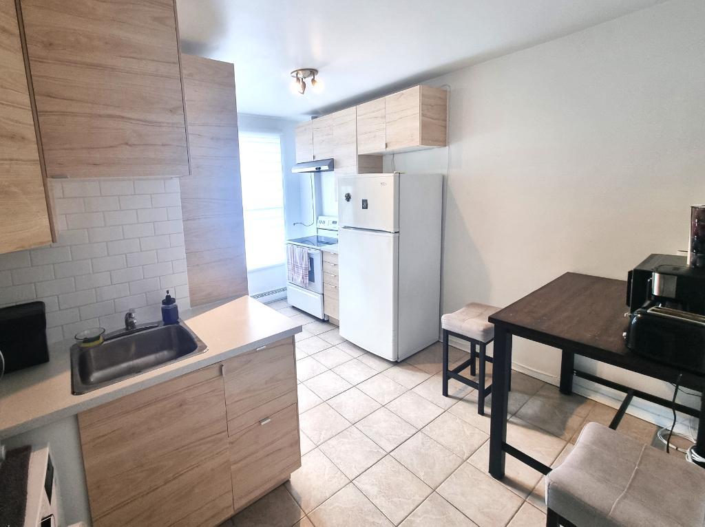 Apt 3 1/2 entre station metro, arena, parc et rue commerciale!