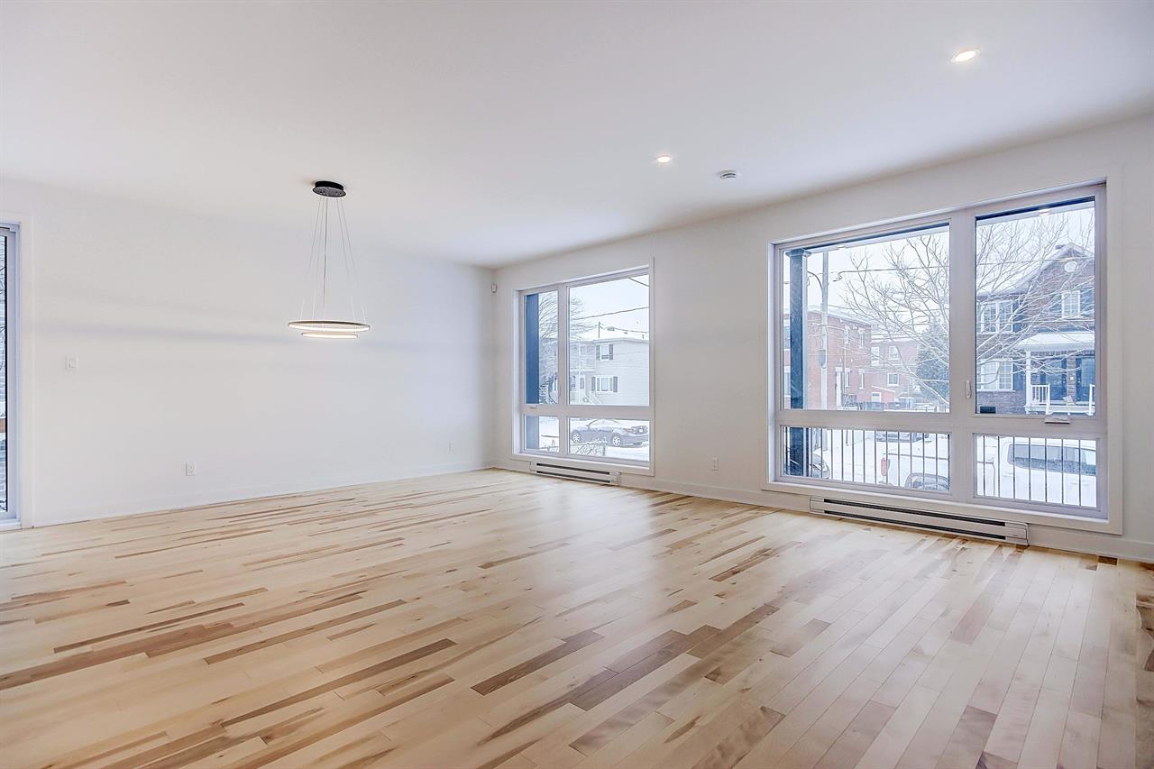 Grande Maison De Ville Sur 3 étages 3CAC 1350 P2 - Disponible