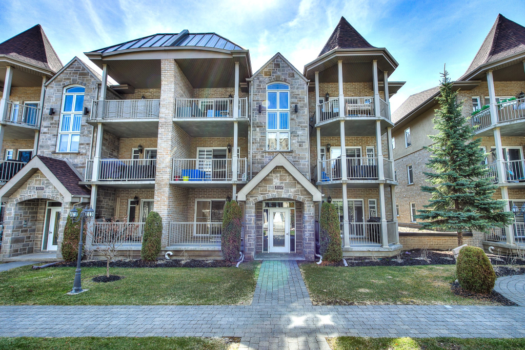 Condo 1 Chambre, Balcon Et Stationnement