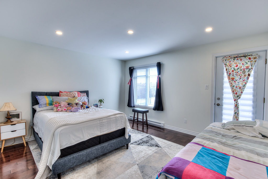 Condo 1 Chambre, Balcon Et Stationnement