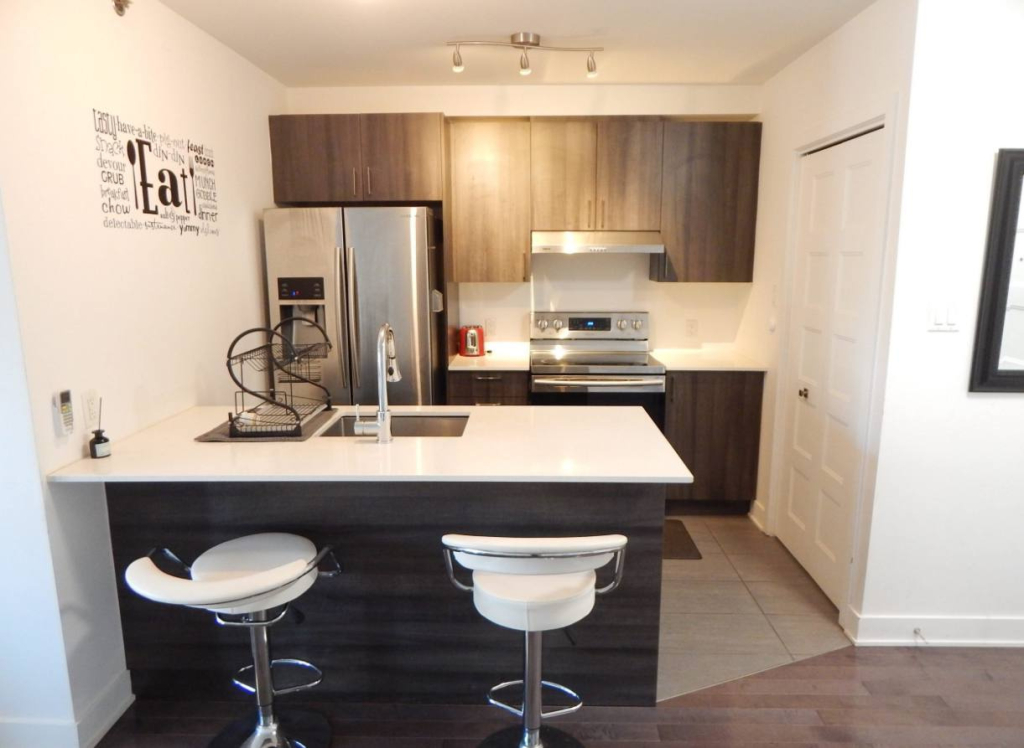 Waterfront Living 2 Bdrm In LaSalle