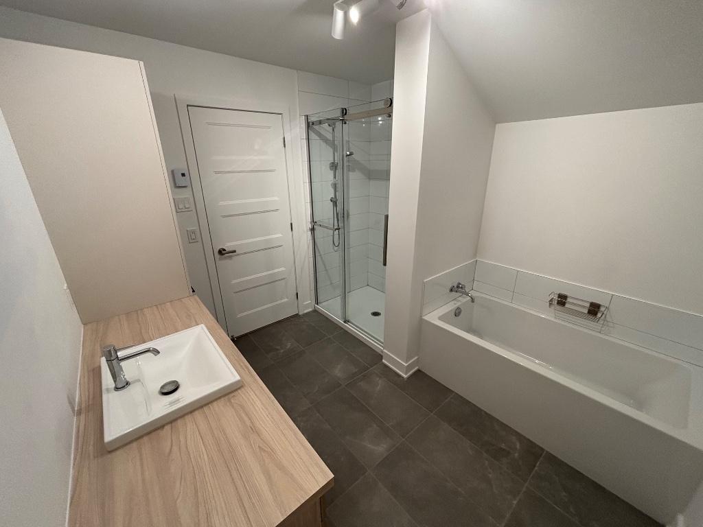 4-1/2 , Les Coteaux , ***Libre imediatement***