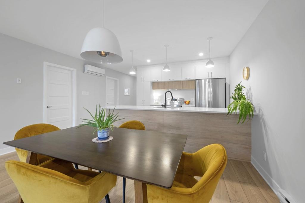 1. Spacieux 4 ½ avec espace de bureau – 2 chambres – Idéal pour familles !