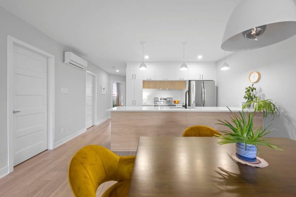 1. Spacieux 4 ½ avec espace de bureau – 2 chambres – Idéal pour familles !