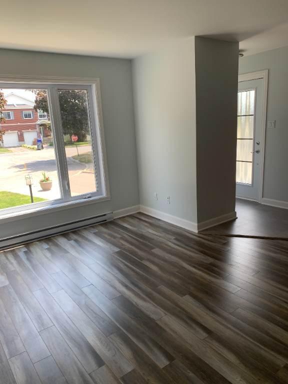 Logement 6 1/2 style semi-détaché dans triplex Vaudreuil-Dorion