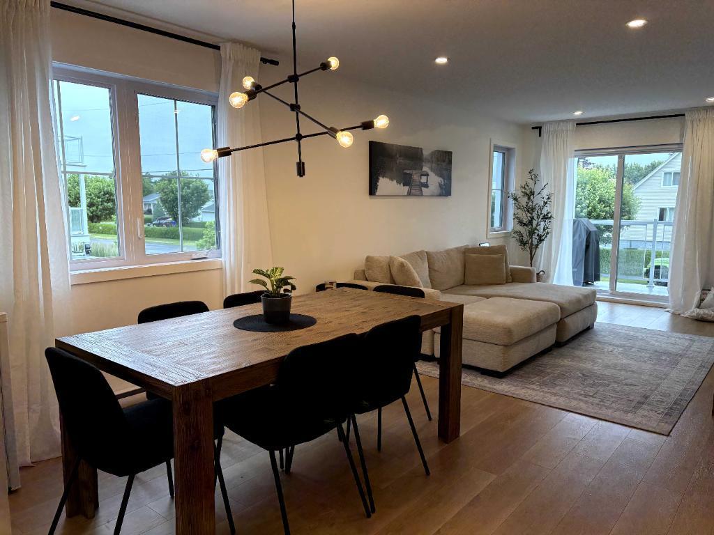 Condo de 2 chambres au 1er étage pour 1er août à St-Amable