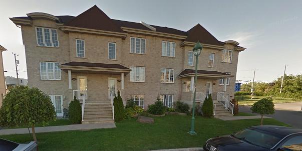 Superbe condo 4 1/2 en plein coeur de Laval