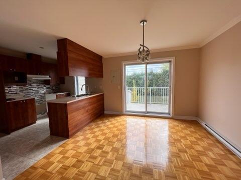 Superbe condo 4 1/2 en plein coeur de Laval