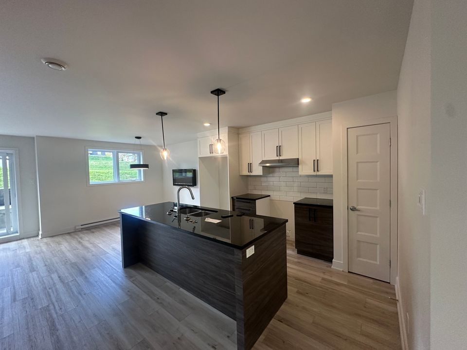 5 ½ RÉCENT |CARRÉ BELVÉDÈRE |DÉCEMBRE