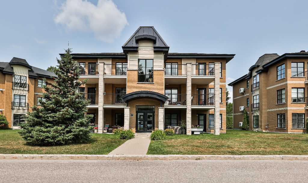 Condo 4 ½ haut de gamme à louer – Blainville – 3e étage – Terrasse – 2 stationnements + borne – 7 électros
