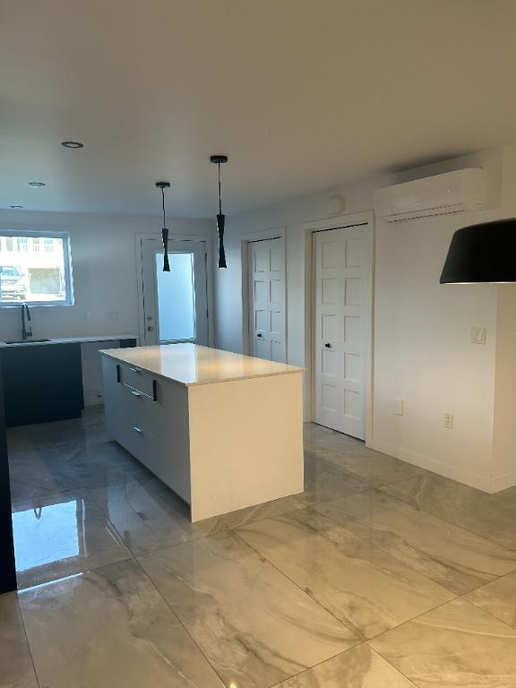 ✨ 1 mois gratuit ✨ ✨Disponible dès maintenant et le 1er Juillet - Grand 4 ½ moderne à louer dans le secteur colonial✨
